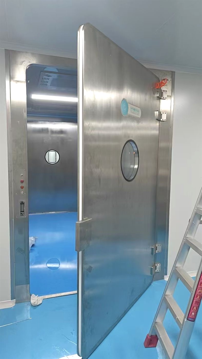 Cleanroom material airlock with interlocked airtight doors and integrated VHP biodecontamination